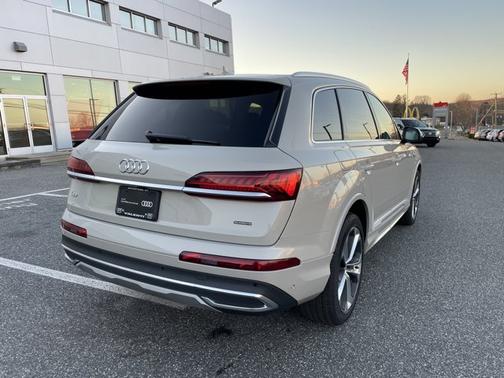 2022 Audi Q7 Premium Plus