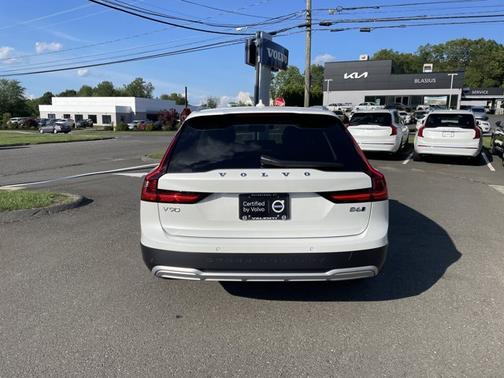 2024 Volvo V90 Cross Country Plus