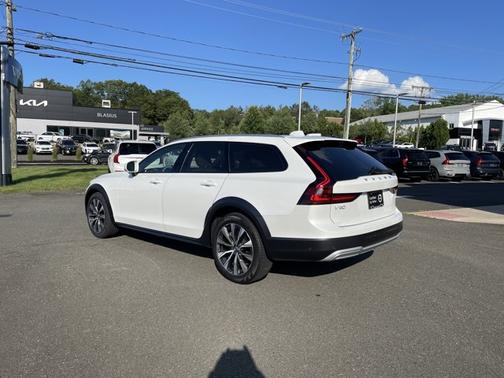 2024 Volvo V90 Cross Country Plus