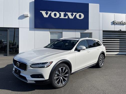 2024 Volvo V90 Cross Country Plus