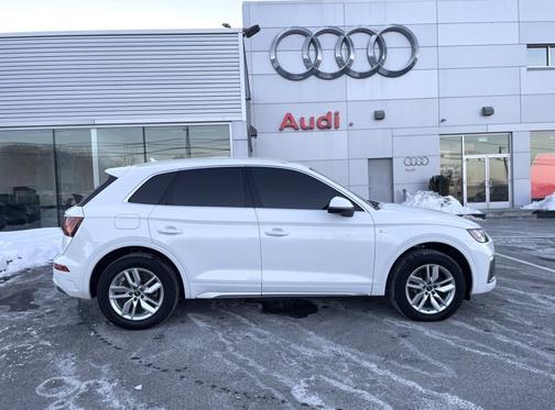 2023 Audi Q5 S line Premium
