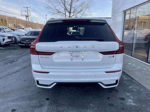 2025 Volvo XC60 Core