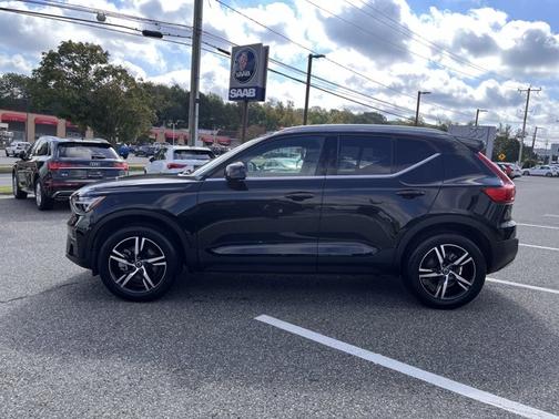 2025 Volvo XC40 Core Bright Theme