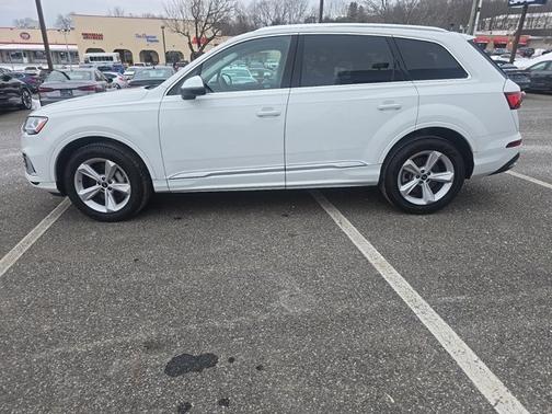 2022 Audi Q7 Premium