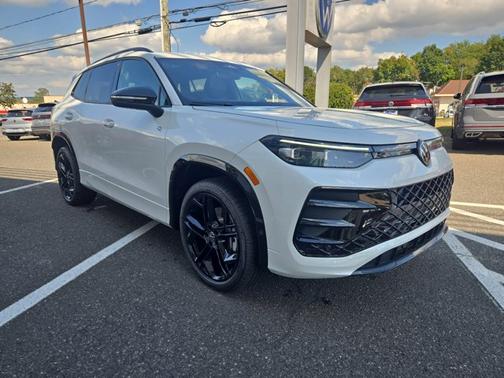 2025 Volkswagen Tiguan SE R-Line Black