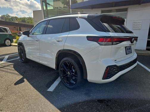 2025 Volkswagen Tiguan SE R-Line Black