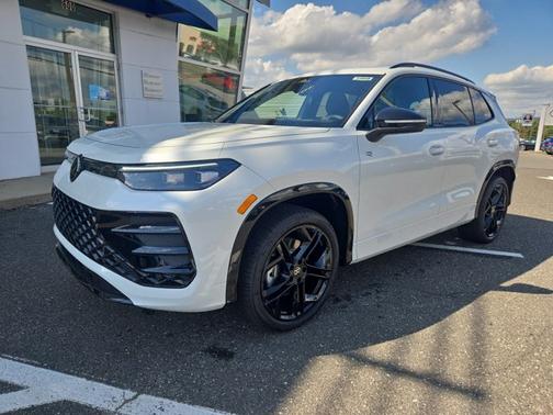 2025 Volkswagen Tiguan SE R-Line Black