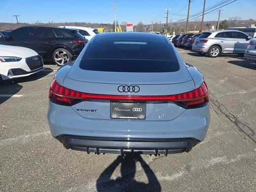 2024 Audi e-tron GT Premium Plus