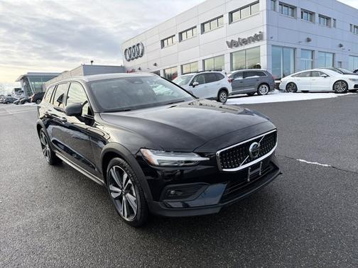 2025 Volvo V60 Cross Country Plus