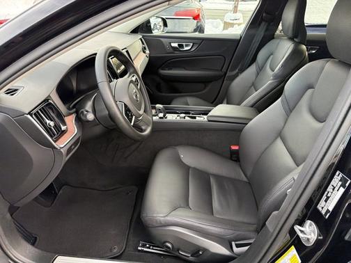 2025 Volvo V60 Cross Country Plus