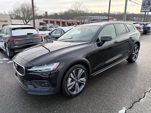 2025 Volvo V60 Cross Country Plus