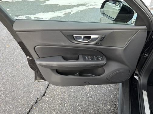 2025 Volvo V60 Cross Country Plus