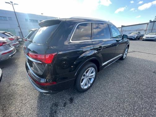 2025 Audi Q7 Premium Plus