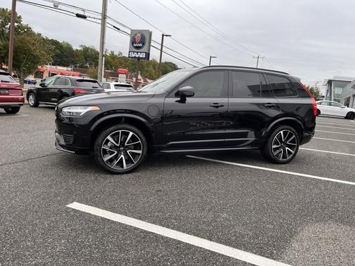 2023 Volvo XC90 Recharge Plug-In Hybrid Ultimate Dark Theme