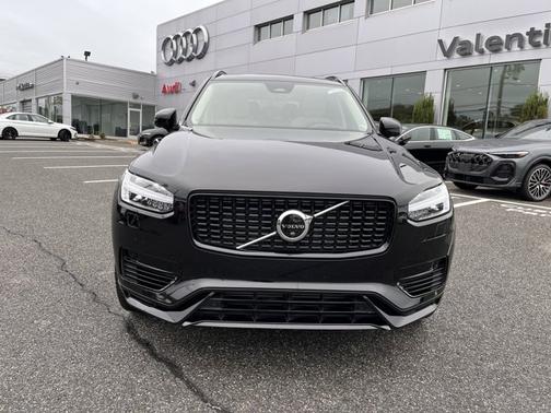 2023 Volvo XC90 Recharge Plug-In Hybrid Ultimate Dark Theme