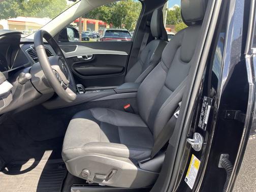 2024 Volvo XC90 Core Bright Theme