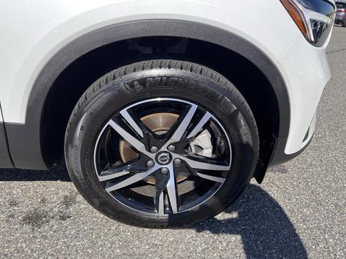 2025 Volvo XC40 Core Bright Theme