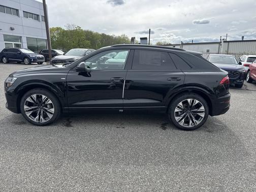 Mythos Black Metallic 2026 Audi Q8 Premium Plus