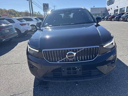 2025 Volvo XC40 Plus Bright Theme