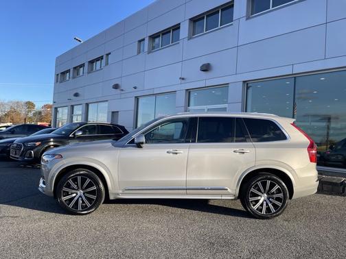 2025 Volvo XC90 Core