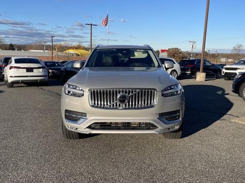 2025 Volvo XC90 Core