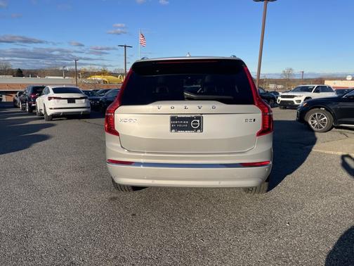 2025 Volvo XC90 Core