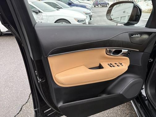 2025 Volvo XC90 Plug-In Hybrid Ultra