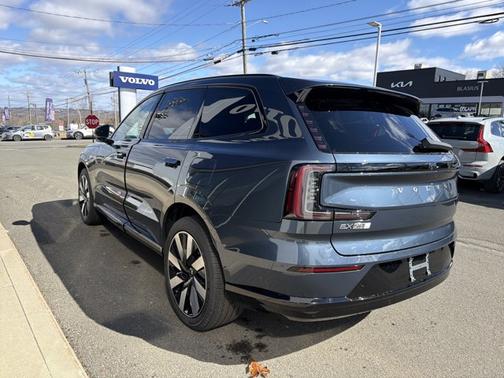 2025 Volvo EX90 Plus