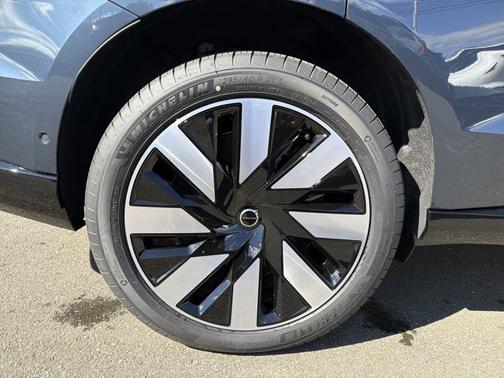 2025 Volvo EX90 Plus