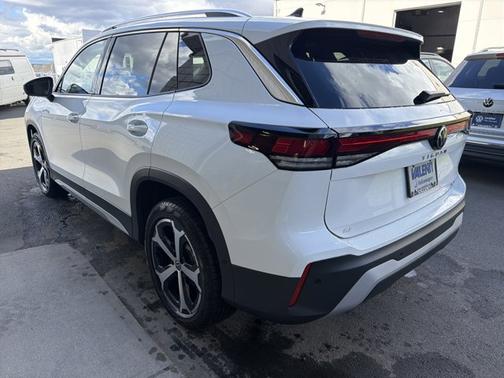 Pure White 2026 Volkswagen Tiguan SE