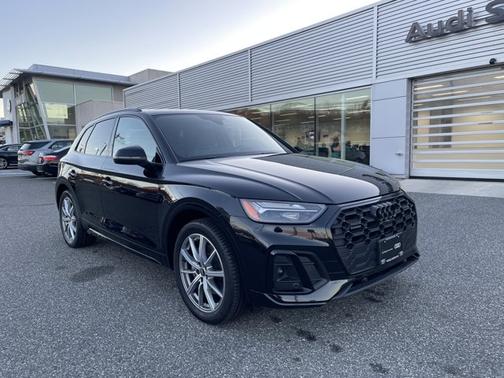 2022 Audi Q5 S line Premium Plus