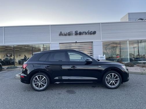 2022 Audi Q5 S line Premium Plus