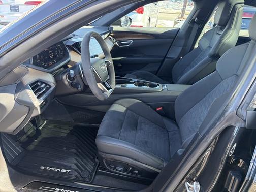 2024 Audi e-tron GT Premium Plus