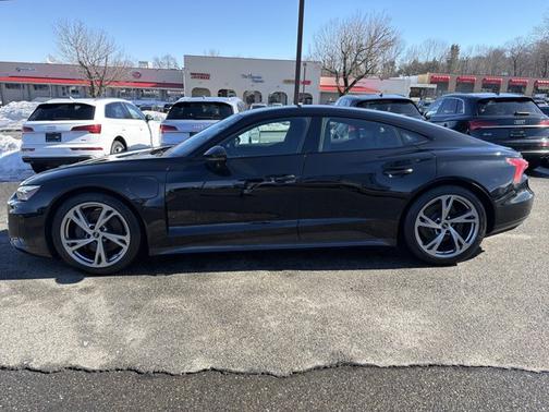 2024 Audi e-tron GT Premium Plus