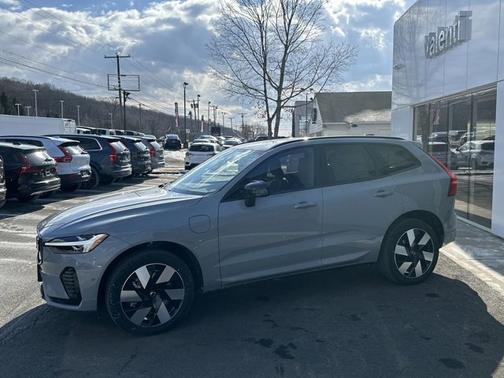 2025 Volvo XC60 Plug-In Hybrid Plus
