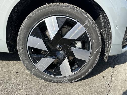 2025 Volvo XC60 Plug-In Hybrid Plus