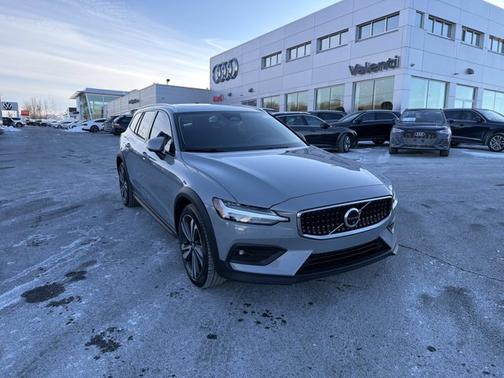 2025 Volvo V60 Cross Country Plus