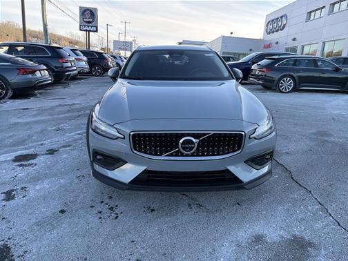 2025 Volvo V60 Cross Country Plus