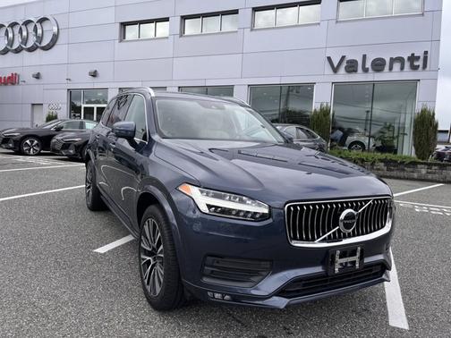 2022 Volvo XC90 Momentum