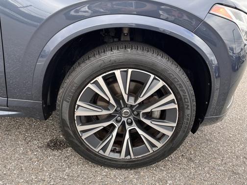 2022 Volvo XC90 Momentum