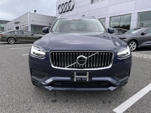 2022 Volvo XC90 Momentum