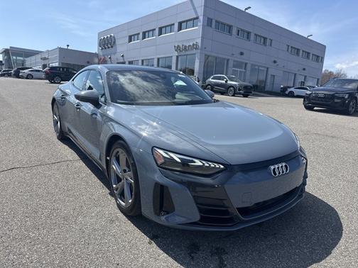 2023 Audi e-tron GT Premium Plus