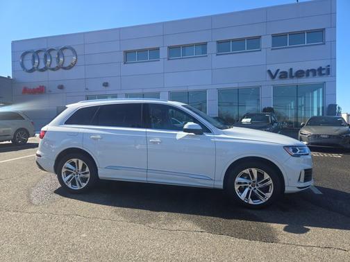 2022 Audi Q7 Premium Plus