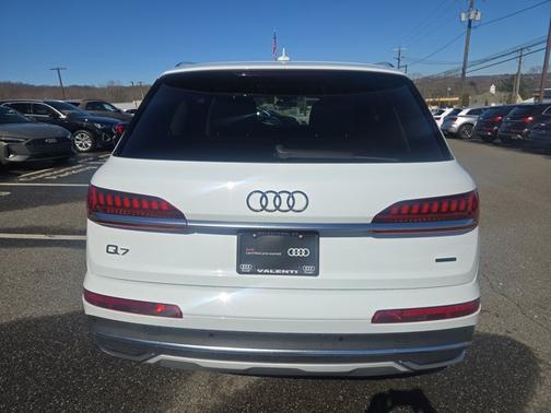 2022 Audi Q7 Premium Plus