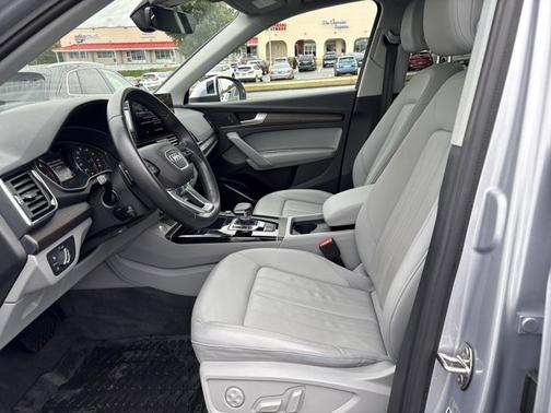 2023 Audi Q5 S line Premium