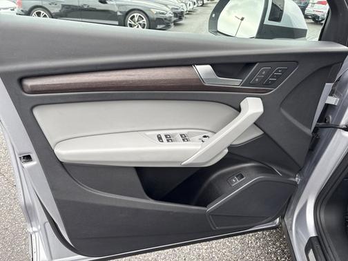 2023 Audi Q5 S line Premium