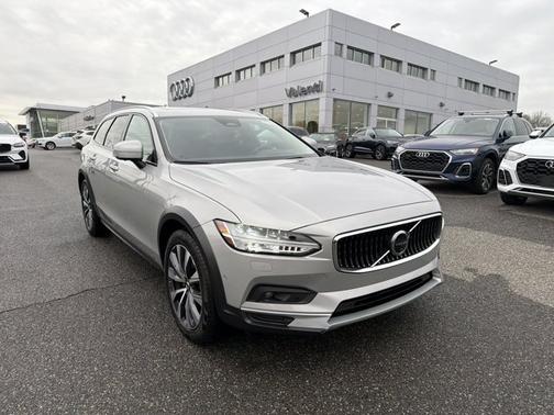 2025 Volvo V90 Cross Country Plus