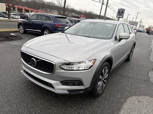 2025 Volvo V90 Cross Country Plus