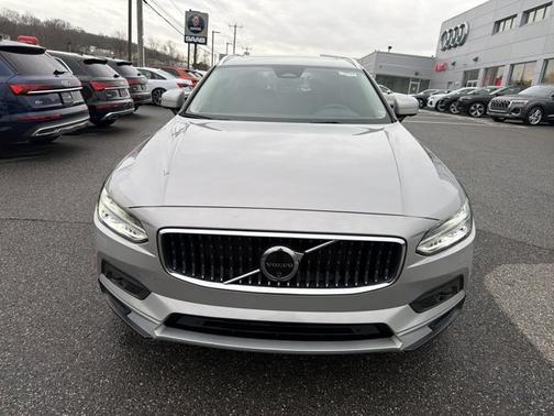 2025 Volvo V90 Cross Country Plus