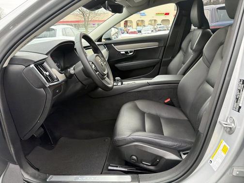 2025 Volvo V90 Cross Country Plus